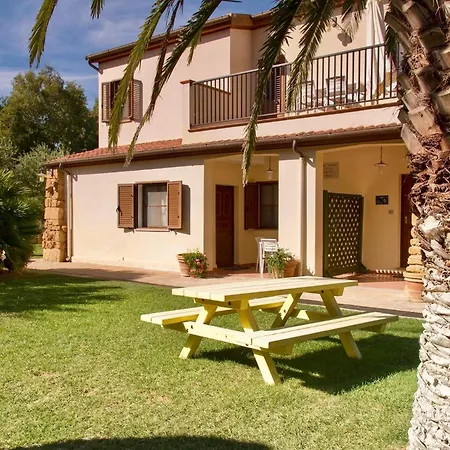 With Swimming Pool A Few Minutes From Aparthotel