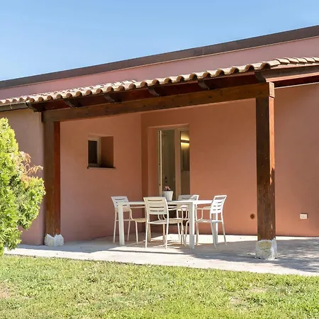 Aparthotel With Swimming Pool A Few Minutes From