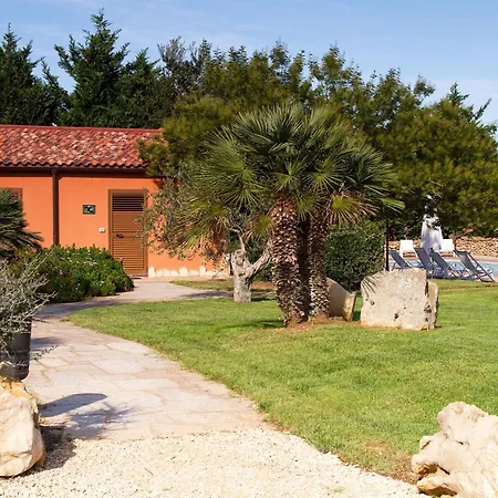 Aparthotel With Swimming Pool A Few Minutes From Alghero