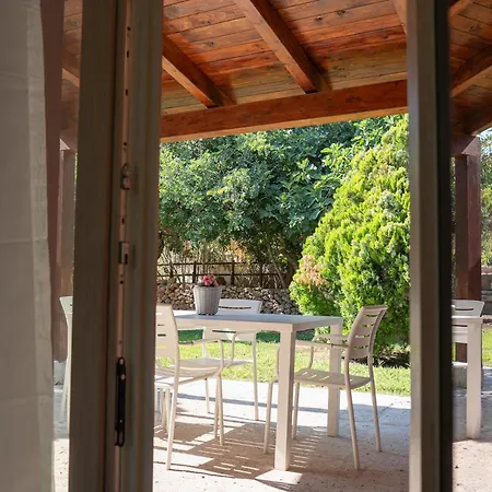 מלון דירות With Swimming Pool A Few Minutes From 3*