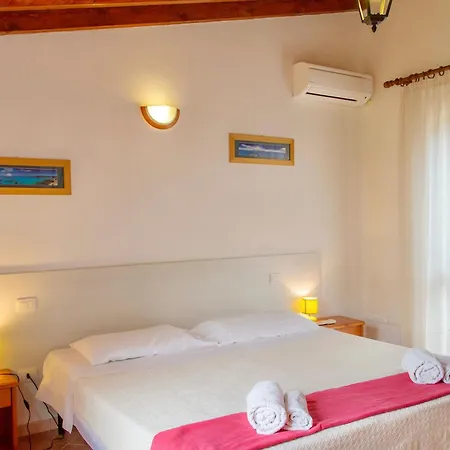 מלון דירות With Swimming Pool A Few Minutes From