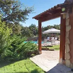 Ξενοδοχείο με διαμερίσματα With Swimming Pool A Few Minutes From 3*