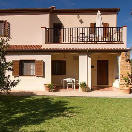 With Swimming Pool A Few Minutes From Appart hôtel