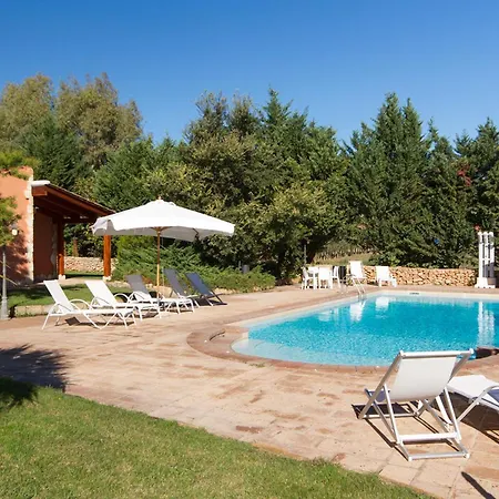 Apartahotel With Swimming Pool A Few Minutes From 3*