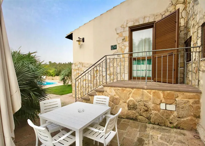 Aparthotel With Swimming Pool A Few Minutes From Alghero